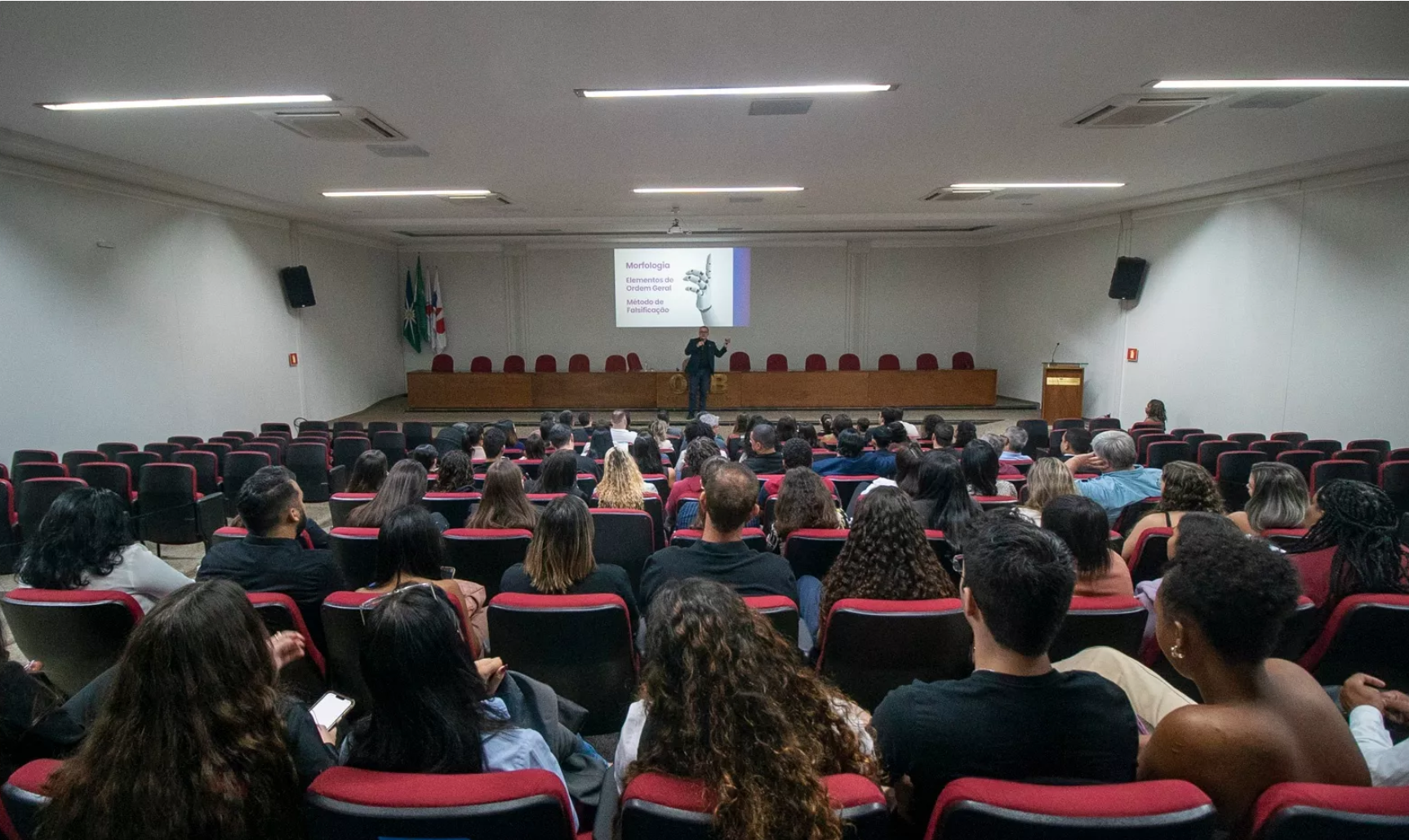 Auditório lotado durante palestra do 123 Perito na OAB
