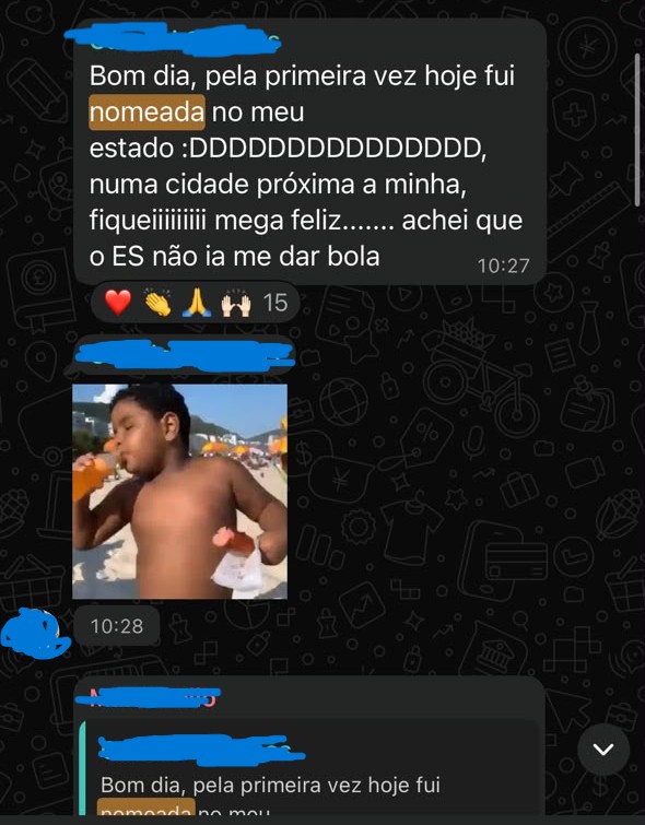Aluna comemorando sua primeira nomeação em uma cidade próxima