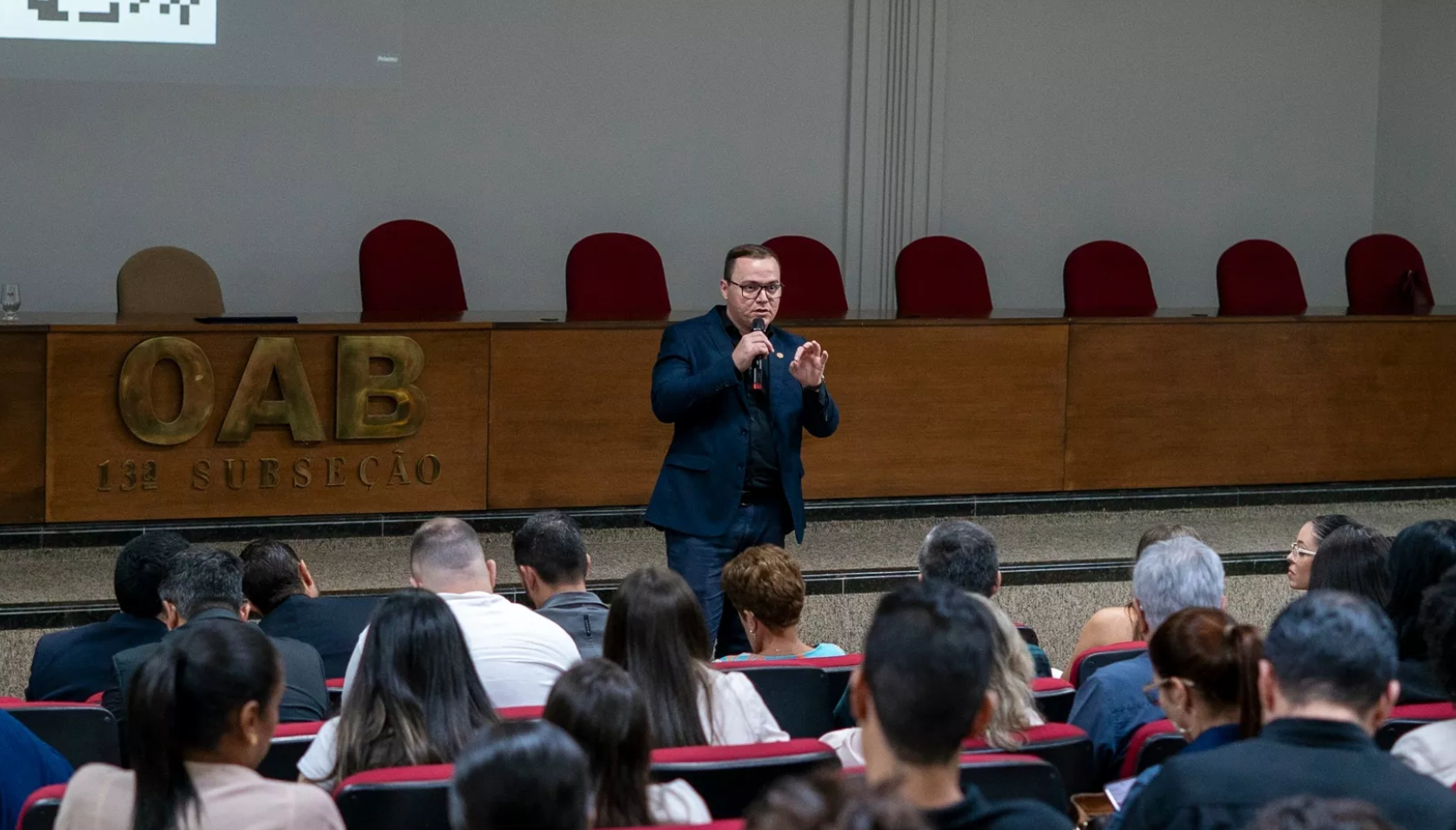 Gustavo Brasil palestrando na OAB 13ª Subseção
